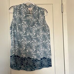 Great condition light sleeveless blouse